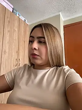 Snapshot of Miabonnett_ chatting on 4, 7, 2026 Miabonnett online show from 4, 7, 2026