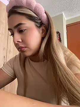 Snapshot of Miabonnett_ chatting on 19, 6, 2026 Miabonnett online show from 19, 6, 2026
