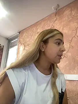 Miabonnett  online show from 6, 11, 2025