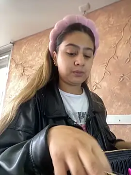 Miabonnett  online show from 10, 10, 2025