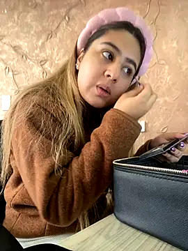 Miabonnett  online show from 17, 9, 2025