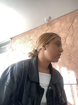 Miabonnett  online show from 26, 11, 2025