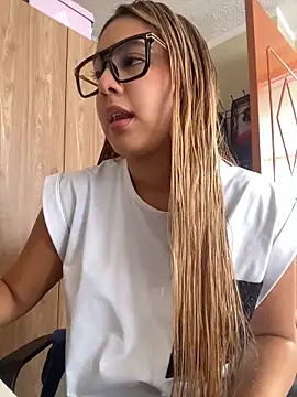 Snapshot of Miabonnett_ chatting on 10, 6, 2026 Miabonnett online show from 10, 6, 2026