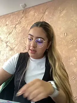 Miabonnett  online show from 21, 3, 2025