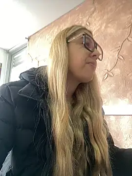 Miabonnett  online show from 4, 11, 2025