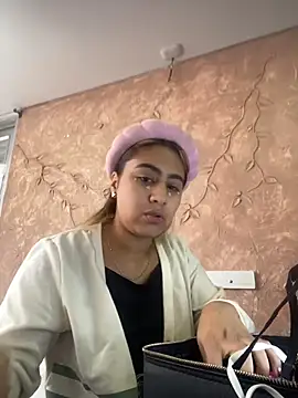 Miabonnett  online show from 4, 12, 2025