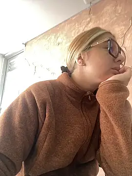 Miabonnett  online show from 3, 11, 2025