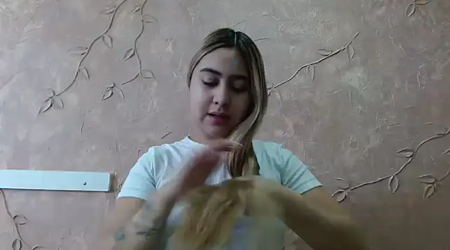 Miabonnett  online show from 6, 3, 2025