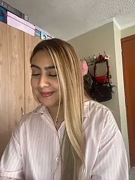 Snapshot of Miabonnett_ chatting on 14, 7, 2026 Miabonnett online show from 14, 7, 2026