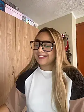 Snapshot of Miabonnett_ chatting on 15, 7, 2026 Miabonnett online show from 15, 7, 2026