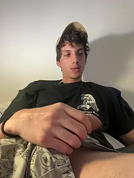 CamiloXx04 online show from 13, 3, 2025