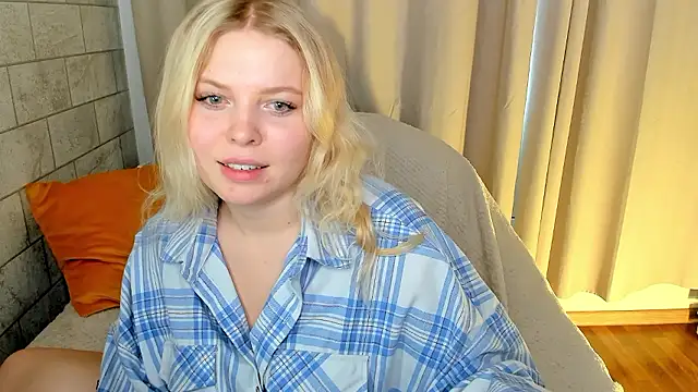 Snapshot of Eva_Kynu chatting on 3, 12, 2024 Eva Kynu online show from 3, 12, 2024