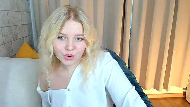 Snapshot of Eva_Kynu chatting on 6, 12, 2024 Eva Kynu online show from 6, 12, 2024