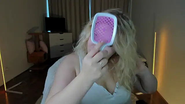 Snapshot of Eva_Kynu chatting on 14, 12, 2024 Eva Kynu online show from 14, 12, 2024