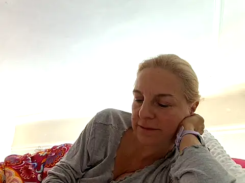 FrauleinSchmitt online show from 2, 10, 2025