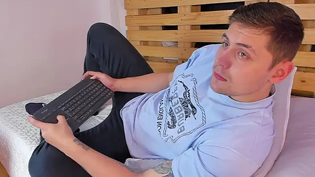Snapshot of jordanscott20 chatting on 5, 3, 2025 jordanscott20 online show from 5, 3, 2025