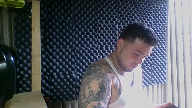 Snapshot of DirtyRcride chatting on 27, 2, 2025 DirtyRcride online show from 27, 2, 2025