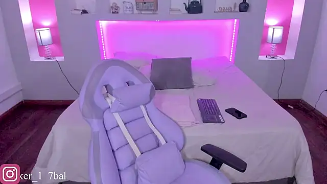 ViolettaBaker  online show from 1, 2, 2025