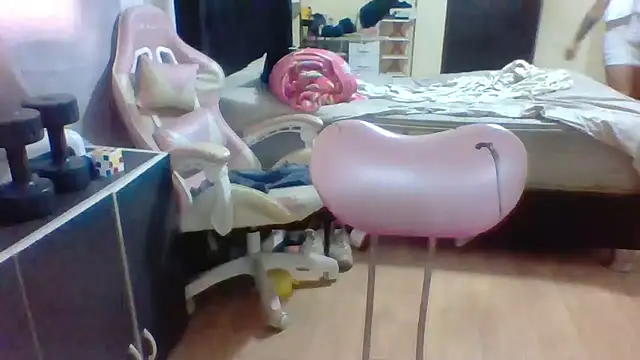 Jennxdolls online show from 15, 2, 2025