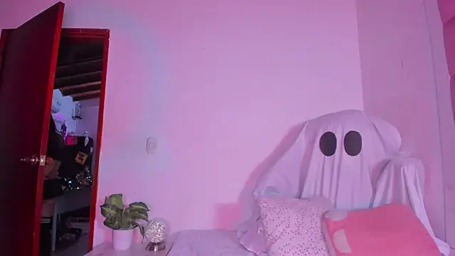 little-Emma online show from 5, 10, 2025