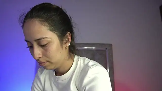 Snapshot of little-Emma chatting on 21, 7, 2026 little-Emma online show from 21, 7, 2026