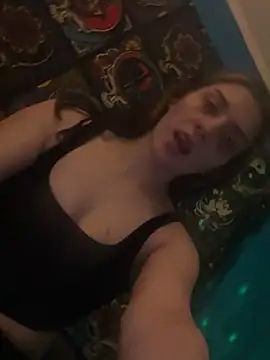 Snapshot of emilysue1 chatting on 12, 12, 2024 emilysue1 online show from 12, 12, 2024