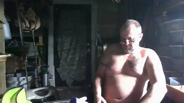 Snapshot of FKHoward chatting on 5, 5, 2026 FKHoward online show from 5, 5, 2026