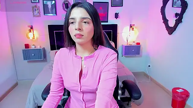 Charlotte  Benett online show from 23, 12, 2025