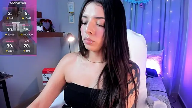 Snapshot of Charlotte__Benett chatting on 5, 7, 2026 Charlotte Benett online show from 5, 7, 2026