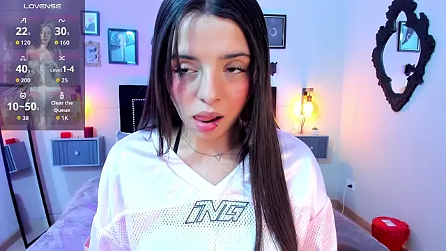 Charlotte  Benett online show from 12, 4, 2026