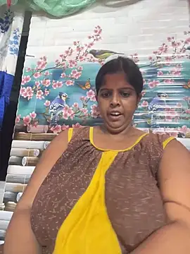 Snapshot of Beauty-queen chatting on 26, 10, 2025 Beauty-queen online show from 26, 10, 2025