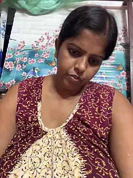 Snapshot of Beauty-queen chatting on 27, 10, 2025 Beauty-queen online show from 27, 10, 2025