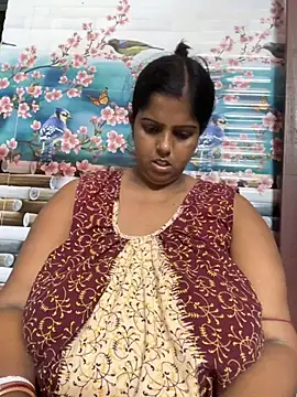 Snapshot of Beauty-queen chatting on 16, 10, 2025 Beauty-queen online show from 16, 10, 2025