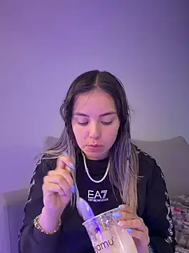 Snapshot of Alirawrz chatting on 11, 10, 2025 Alirawrz online show from 11, 10, 2025