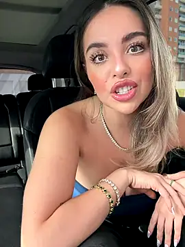 Snapshot of Alirawrz chatting on 9, 11, 2025 Alirawrz online show from 9, 11, 2025