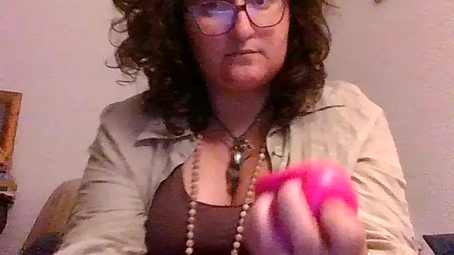 Snapshot of juicyrubies chatting on 28, 10, 2025 juicyrubies online show from 28, 10, 2025