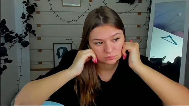 Josephine Kiss online show from 11, 4, 2026