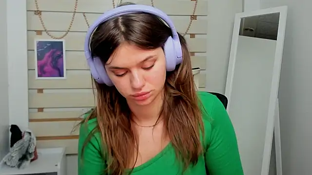 Josephine Kiss online show from 10, 2, 2025
