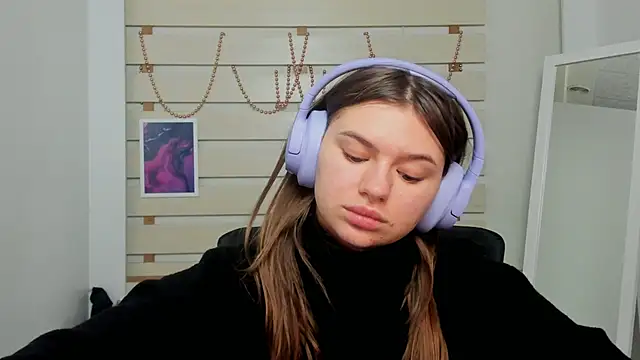 Josephine Kiss online show from 8, 2, 2025