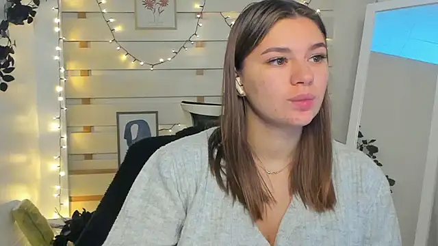 Josephine Kiss online show from 12, 11, 2025