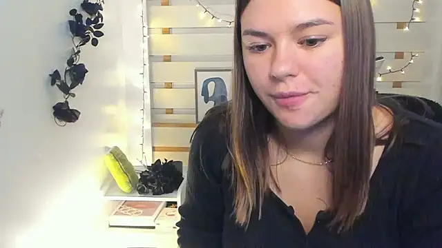 Josephine Kiss online show from 5, 11, 2025