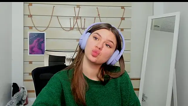 Josephine Kiss online show from 4, 2, 2025