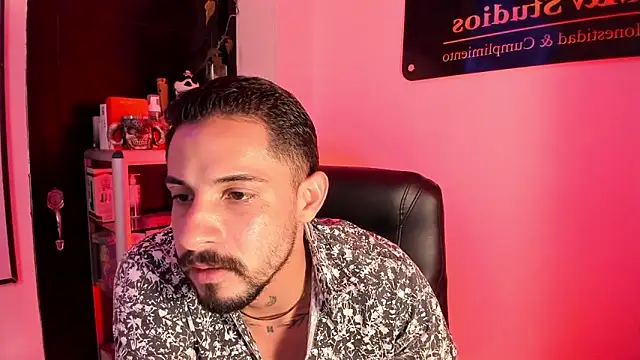 Snapshot of Erick_Wall chatting on 13, 6, 2026 Erick Wall online show from 13, 6, 2026
