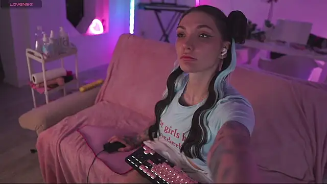 Lady3Holes online show from 8, 6, 2026