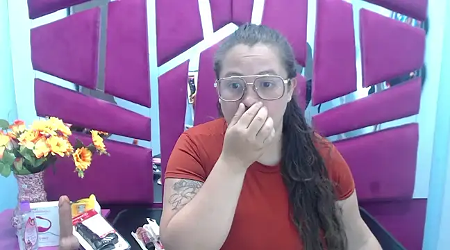 SaraThomso online show from 5, 2, 2025