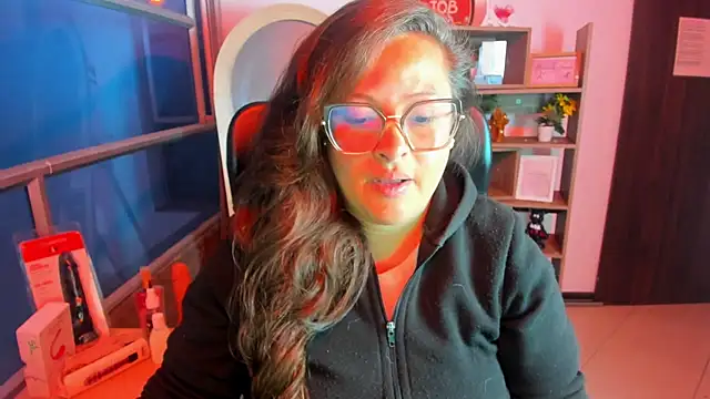 SaraThomso online show from 9, 11, 2025