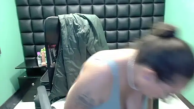 SaraThomso online show from 21, 2, 2025