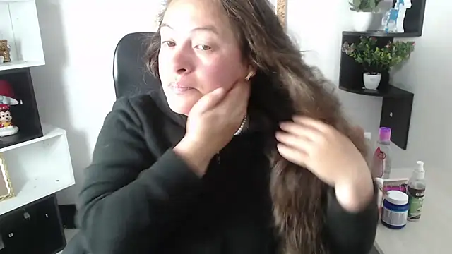 SaraThomso online show from 7, 2, 2025