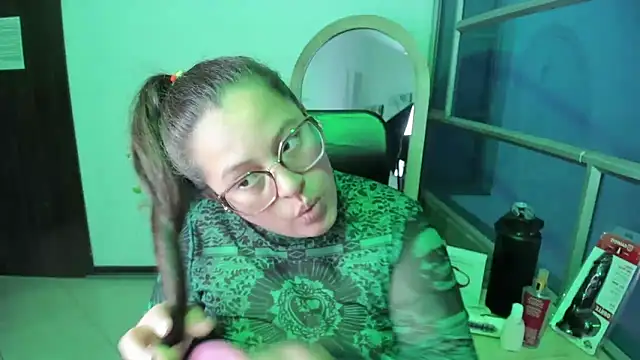 SaraThomso online show from 10, 9, 2025