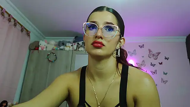 Snapshot of caroline_jonson chatting on 4, 7, 2026 caroline jonson online show from 4, 7, 2026